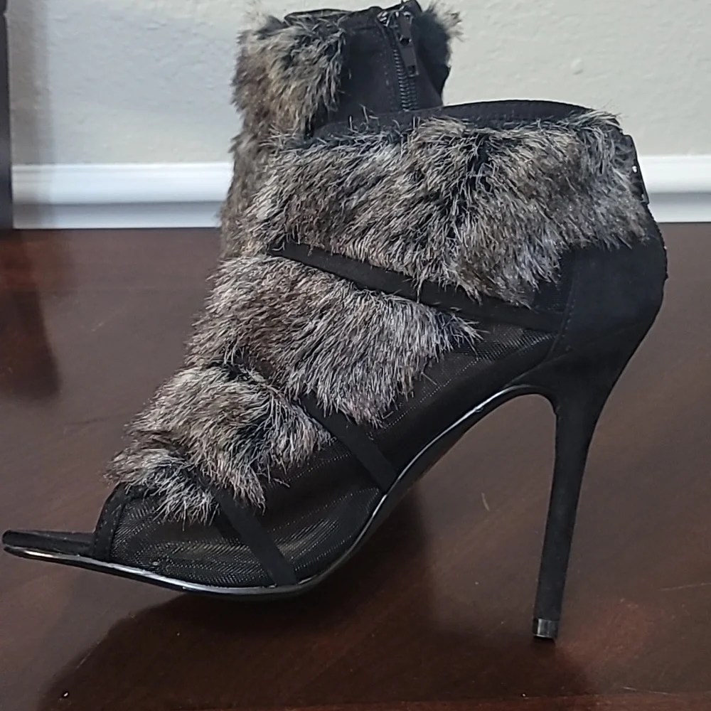 Shoes - Picture 3 of 4
